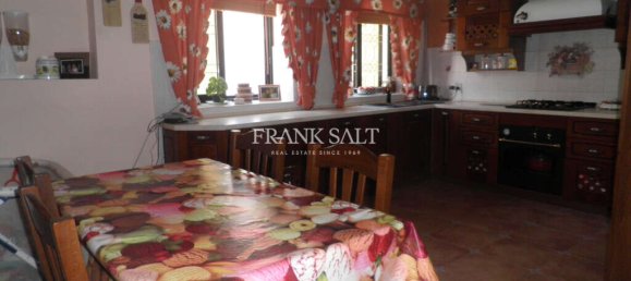 3 bedrooms Maisonette in Zabbar, Malta No. 1706 3