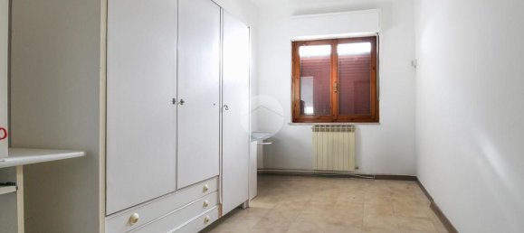 4 rooms Apartment in Teramo, Italy No. 209363 2