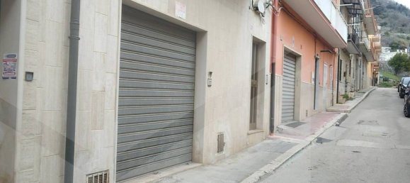 Garaje de 2 habitaciónes en San Giovanni Rotondo, Italy No. 17889 3