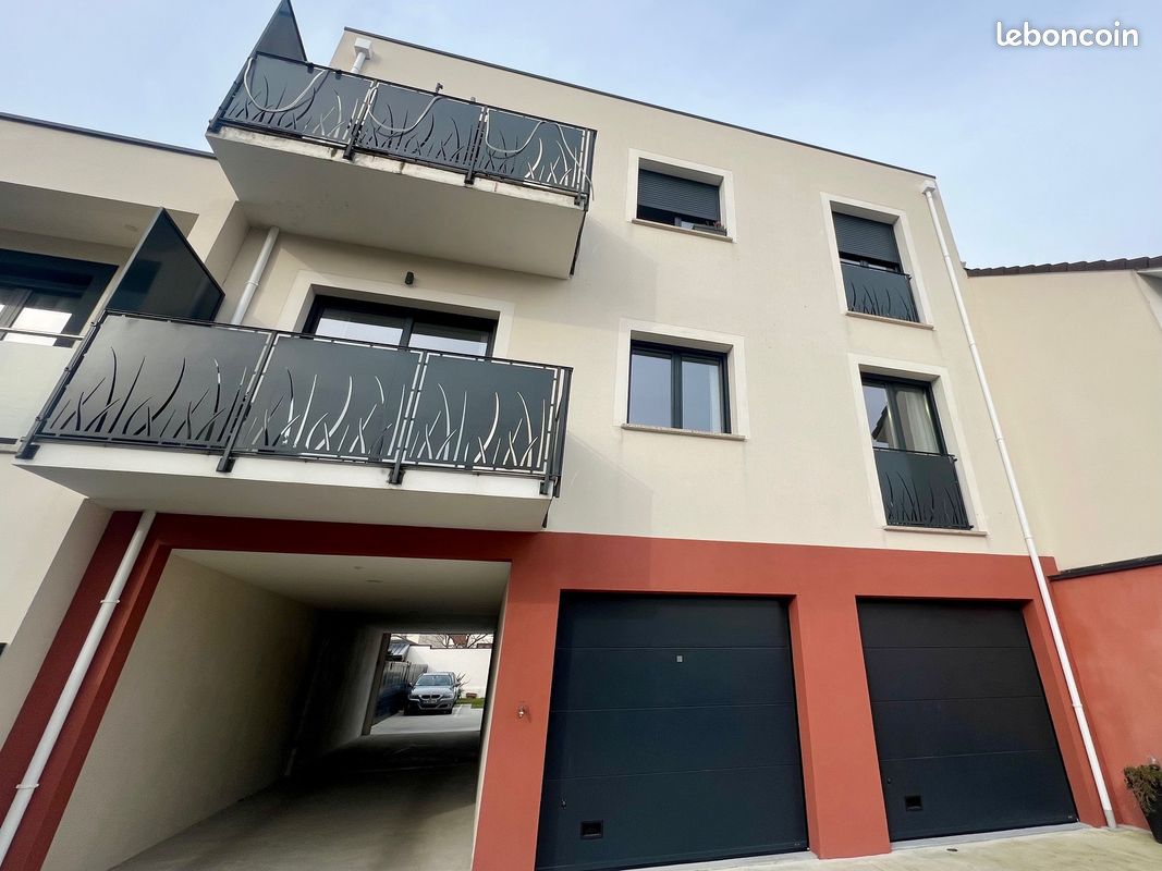 2 bedrooms Apartment in Paray-Vieille-Poste, France No. 137290