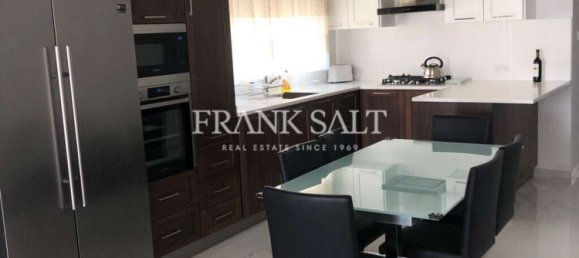 3 bedrooms Penthouse in Victoria, Malta No. 11629 3