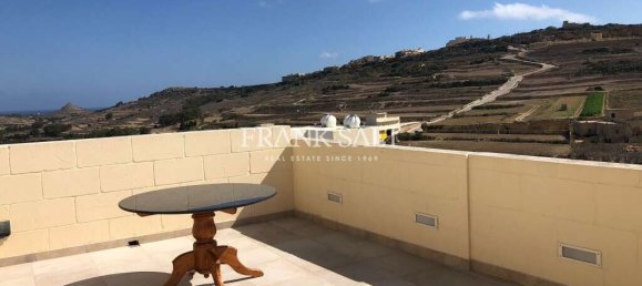 3 bedrooms Penthouse in Victoria, Malta No. 11629 2
