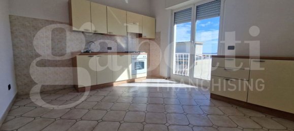 3 rooms Apartment in Albenga, Italy No. 129787 3