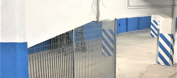 مرآب في Rome, Italy رقم 70910 4