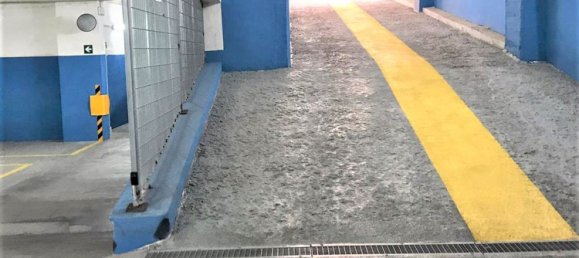 مرآب في Rome, Italy رقم 70910 5