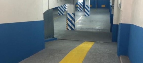 مرآب في Rome, Italy رقم 70910 6