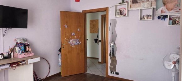 Apartamento de 3 dormitorios en Cinisello Balsamo, Italy No. 358019 22