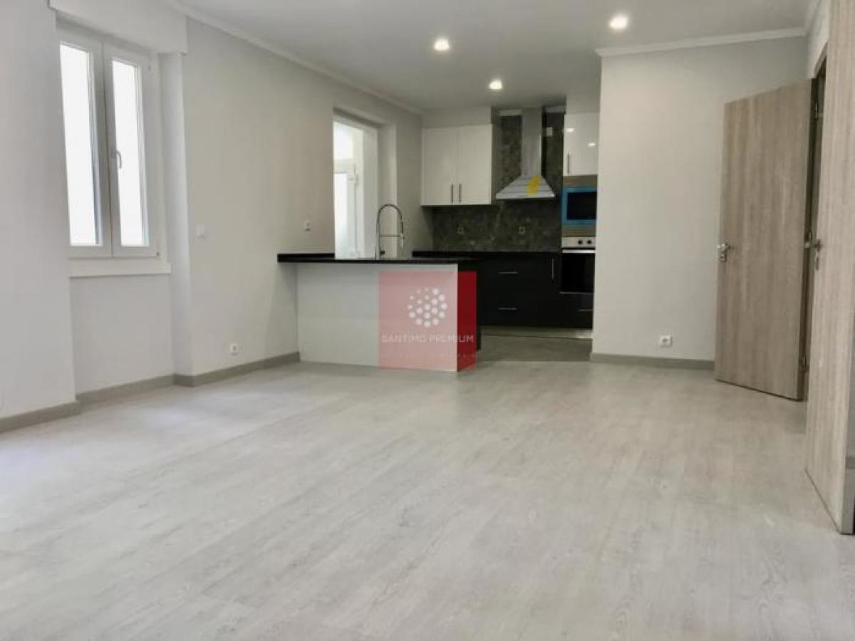 4 bedrooms Apartment in Lisbon, Portugal No. 3605
