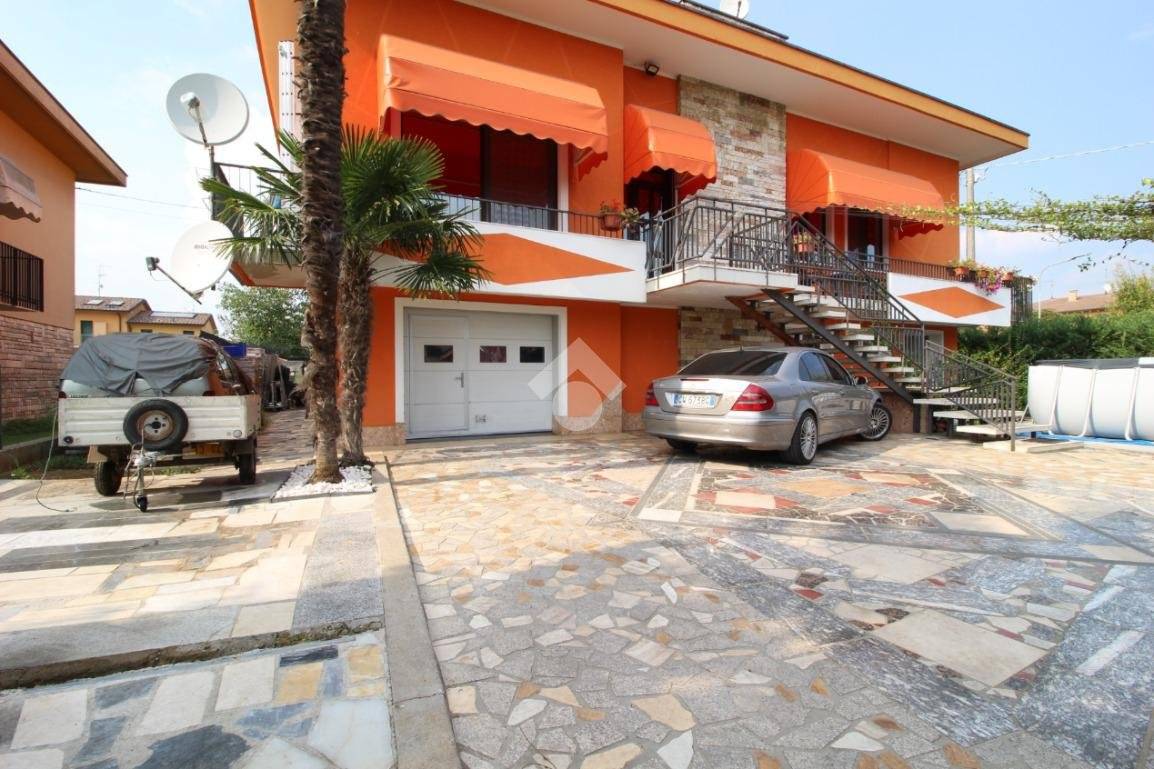 7 غرف نوم فيلا في Roverbella, Italy رقم 61617