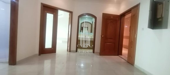 Apartamento de 4 dormitorios en Al Khalidiya, UAE No. 56111 18