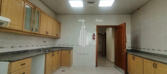 Apartamento de 4 dormitorios en Al Khalidiya, UAE No. 56111 23