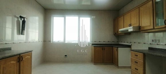 Apartamento de 4 dormitorios en Al Khalidiya, UAE No. 56111 22