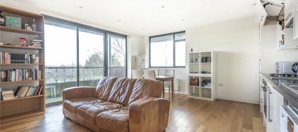 2 bedrooms Apartment in London, United Kingdom No. 7818 2