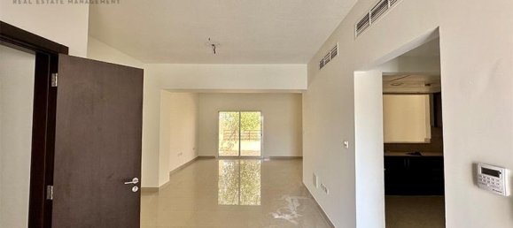 Moradia em banda T3 em Mina Al Arab, UAE N.º 94774 2