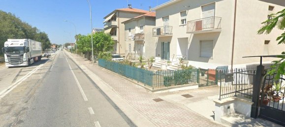 10 rooms House in Porto Sant'Elpidio, Italy No. 261183 4