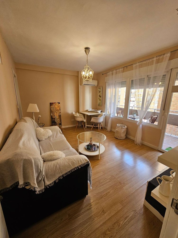 Apartamento de 3 dormitorios en Málaga, Spain No. 166787