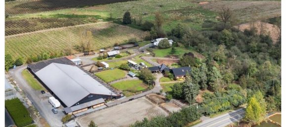 3 bedrooms House in British Columbia, Canada No. 1132 2