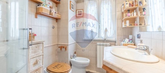 2 bedrooms Apartment in Rome, Italy No. 8839 2