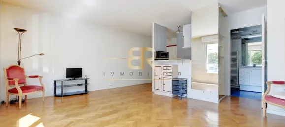 Studio in Paris, France No. 345698 5