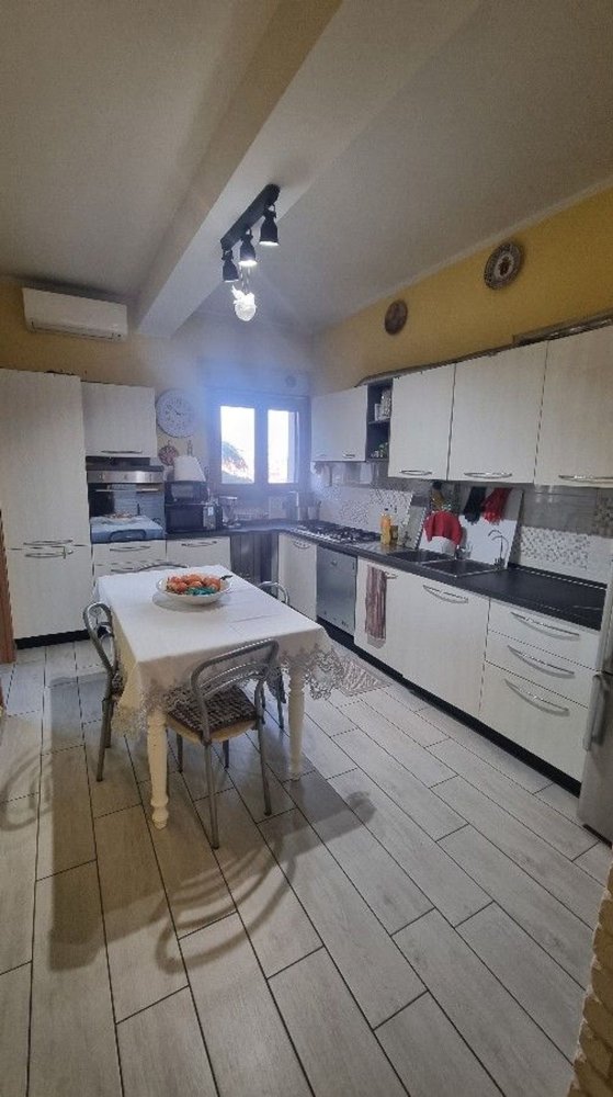 5 rooms Apartment in Reggio Emilia, Italy No. 145365