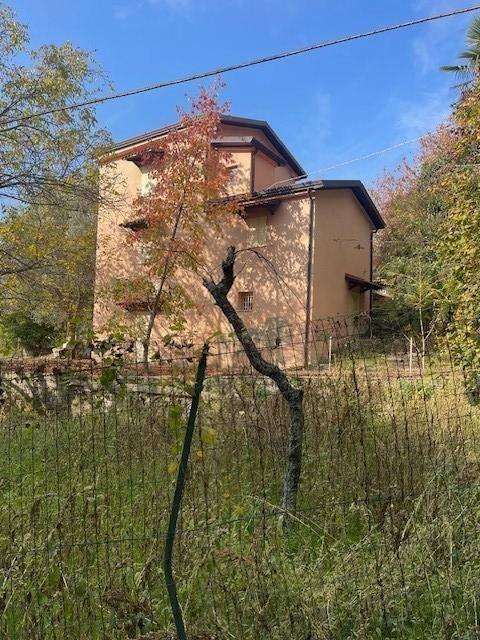 Casa de 6 divisões em Lappano, Italy N.º 88890