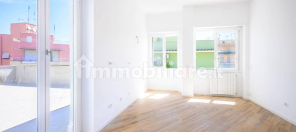 Пентхаус с 1 спальней в Рим, Италия № 350419 6