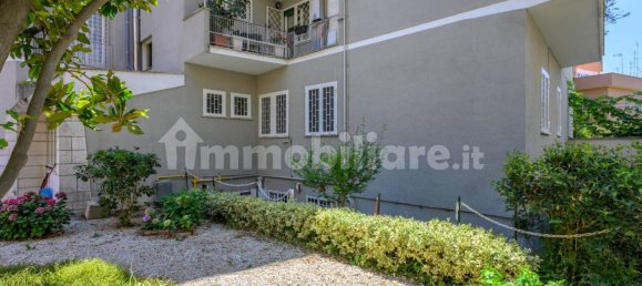 Пентхаус с 1 спальней в Рим, Италия № 350419 34