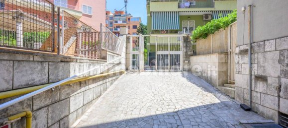 Пентхаус с 1 спальней в Рим, Италия № 350419 38