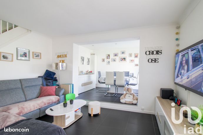 3 bedrooms House in Elancourt, France No. 281294