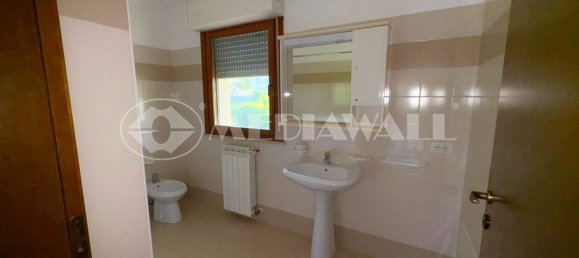 Дом с 4 спальнями в Порденоне, Италия № 293608 9