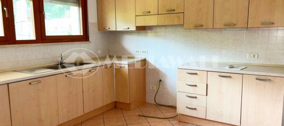 Дом с 4 спальнями в Порденоне, Италия № 293608 3