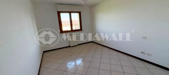 Дом с 4 спальнями в Порденоне, Италия № 293608 12