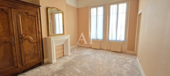 3 bedrooms Apartment in Bourges, France No. 91676 3
