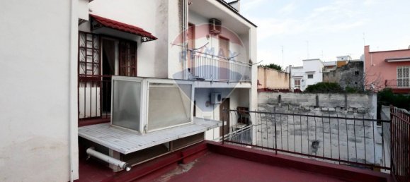 Дом с 5 комнатами в Бари, Италия № 163013 11