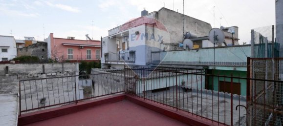 Дом с 5 комнатами в Бари, Италия № 163013 12