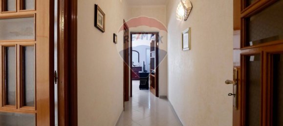 Дом с 5 комнатами в Бари, Италия № 163013 17