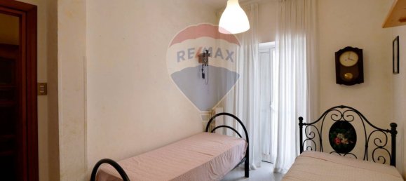 Дом с 5 комнатами в Бари, Италия № 163013 8