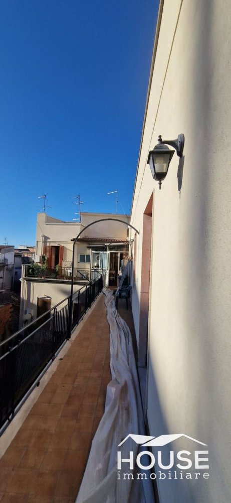 8 rooms House in Paternò, Italy No. 286403