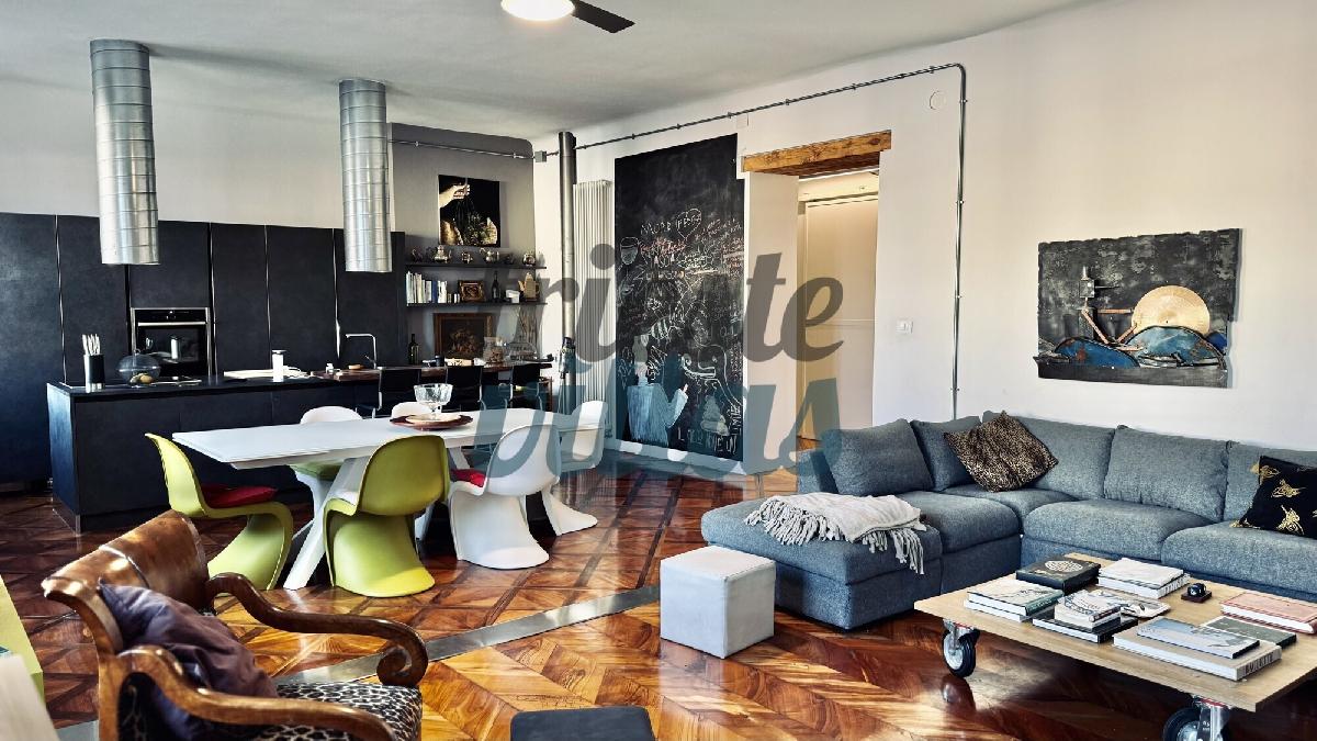 5 bedrooms Apartment in Trieste, Italy No. 230109