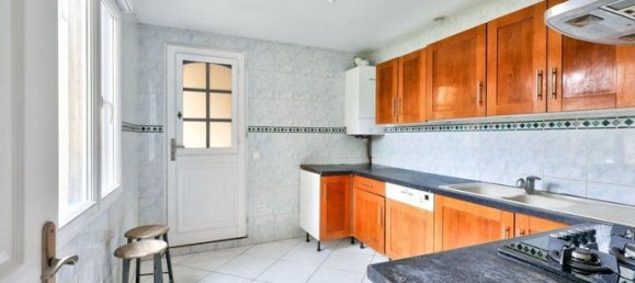 3 Schlafzimmer Haus in Saint-Denis, France, Nr. 315704 2