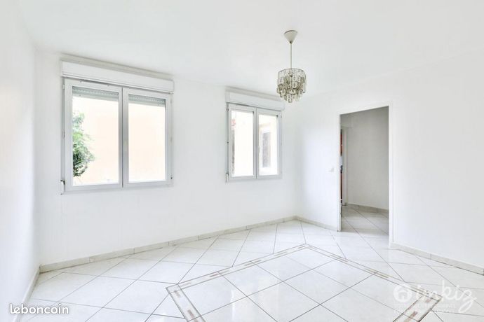 3 Schlafzimmer Haus in Saint-Denis, France, Nr. 315704