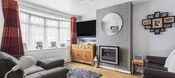 3 Schlafzimmer Haus in Egham, United Kingdom, Nr. 8634 2