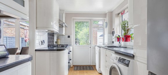 3 Schlafzimmer Haus in Egham, United Kingdom, Nr. 8634 3