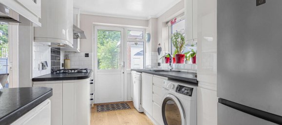 3 Schlafzimmer Haus in Egham, United Kingdom, Nr. 8634 9