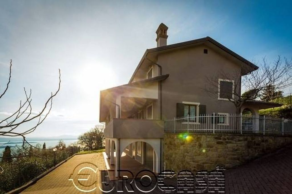 4 bedrooms Villa in Passignano sul Trasimeno, Italy No. 55677