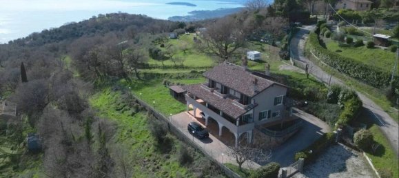 4 bedrooms Villa in Passignano sul Trasimeno, Italy No. 55677 3