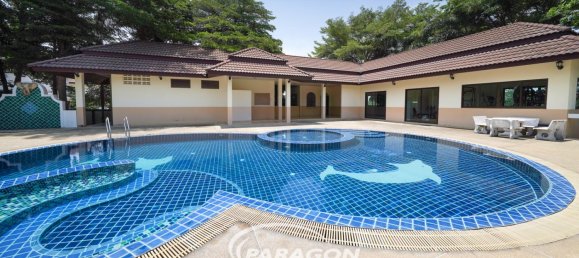 4 bedrooms Cafe / restaurant in Pattaya, Thailand No. 8686 3