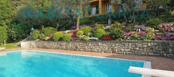 7 rooms Villa in Gardone Riviera, Italy No. 121495 3