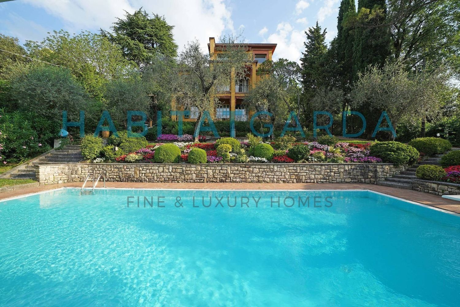 7 rooms Villa in Gardone Riviera, Italy No. 121495