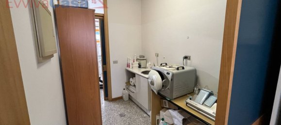 Офис с 4 комнатами в Сенигаллия, Италия № 25509 11